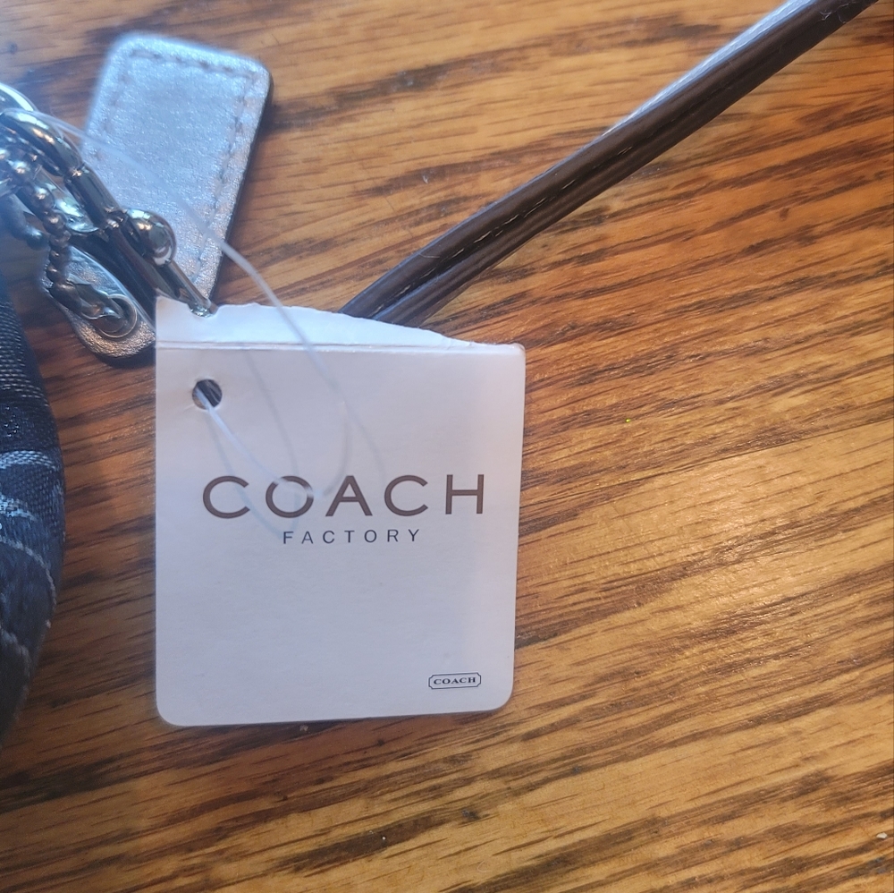 NWT Coach CC Signature Black Silver Gray Pewter Small Wristlet Bag Clutch Purse - Picture 6 of 8